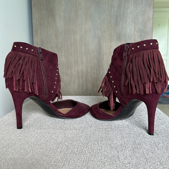 Nine West Burgandy Fringe Bootie. Size 8. - Picture 3 of 5